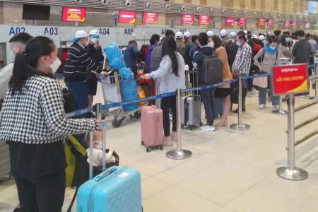 CẢNH GIÁC VỚI DỊCH VỤ ĐÓN TIỄN NHANH Ở SÂN BAY